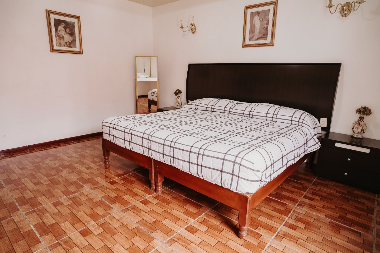 Triple Suite Familiar